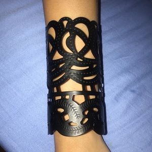 Cool arm cuff 🖤